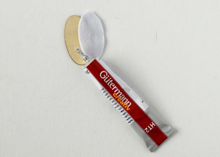 Kleben Sie den Filzbezug