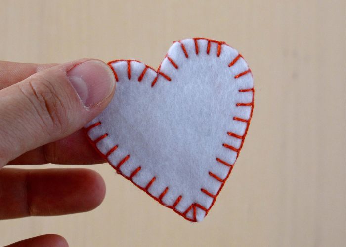 Sewing with blanket stitch
