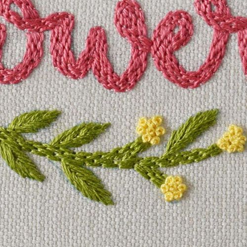 Broderie de feuilles au point d’arête de poisson
