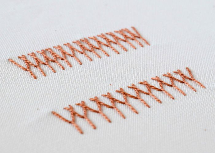 Geflochtene Fliegenstich-Stickerei mit perlmuttfarbenem Baumwollfaden