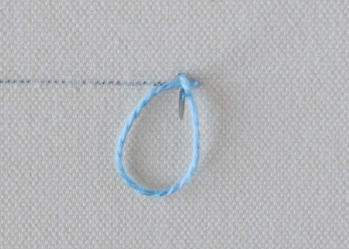 Point de chaînette torsadé noué étape 2