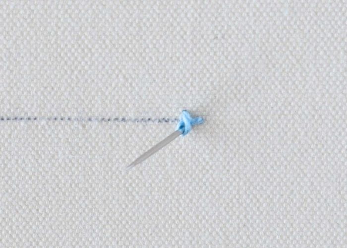 Point de chaînette torsadé noué étape 3