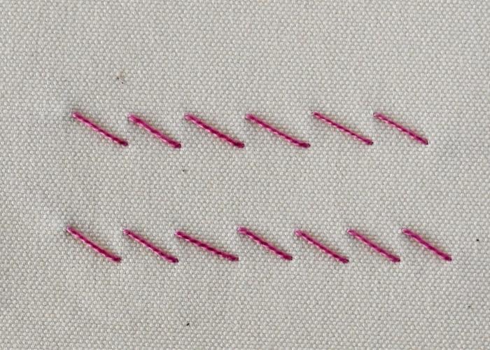 Broderie au point de fouet - deux rangées de points avec du coton perlé rose