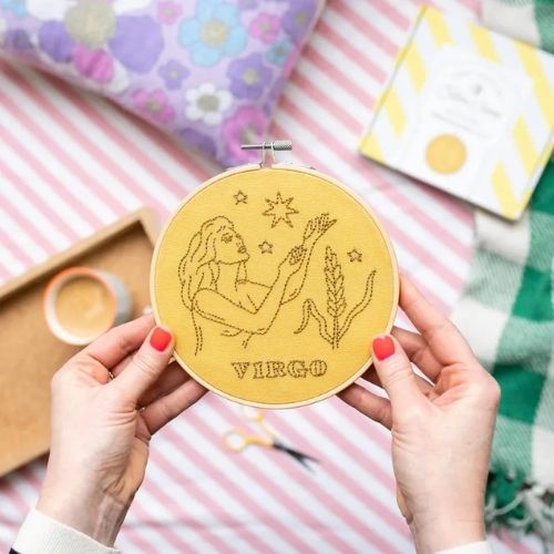 Astrologie-Stickdesigns von CottonClara auf Etsy